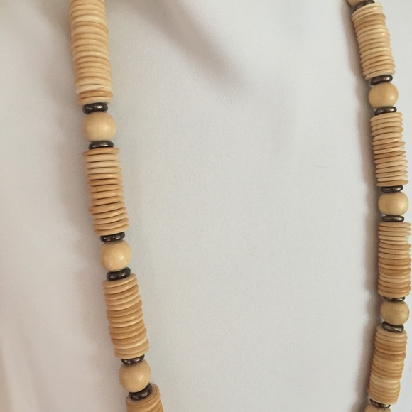 Beautiful Vintage Beaded Necklace - Picture 4 of 13